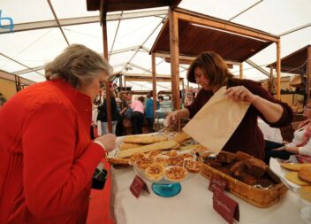 O interior da X Feira do Queijo de Alcains