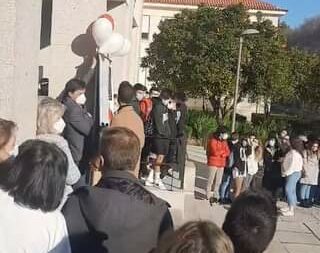 Regresso às aulas de Rodrigo Lourenço após a vitória no programa The Voice