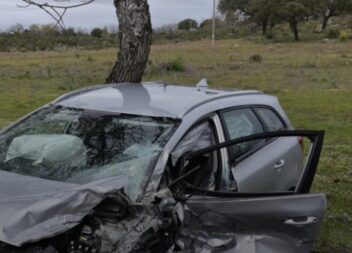 Mulher de 37 anos gravemente ferida em choque frontal na Nacional 118