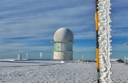 Neve, vento e nevoeiro cortaram estradas de acesso ao maciço central da Serra da