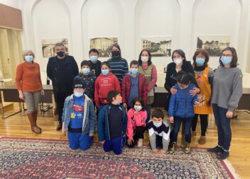 Presidente da Câmara da Sertã recebeu oferta de crianças da Escola Básica da Ser