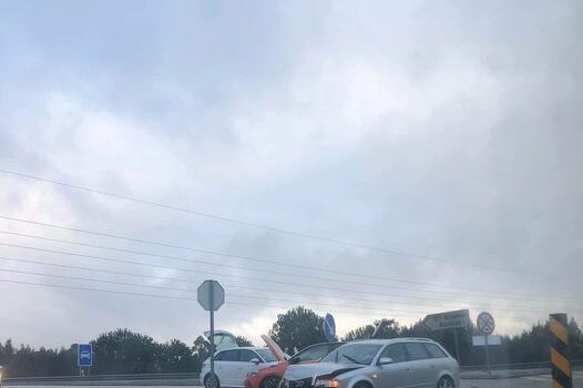 Três viaturas em colisão na entrada do IC8, sentido Castelo Branco / Pombal