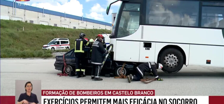 Bombeiros de Castelo Branco aprendem técnicas de socorro a acidentes com pesados