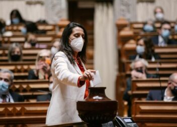 Cláudia André reeleita na Comissão de Educação