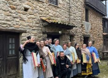 Ljubomir Stanisic filma programa da SIC com as Adufeiras da Casa do Povo do Paul