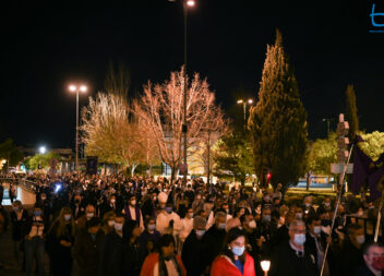 Pela Vossa Santa Cruz remiste o Mundo