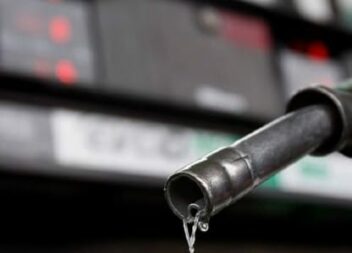 Preço dos combustíveis desce 20 cêntimos na segunda-feira, 2 de Maio