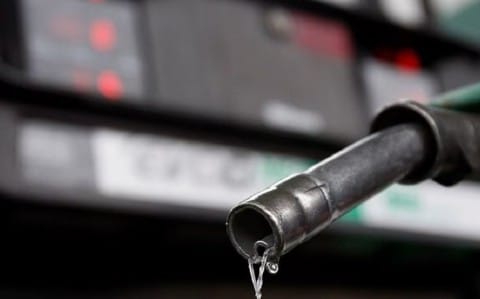 Preço dos combustíveis desce 20 cêntimos na segunda-feira, 2 de Maio