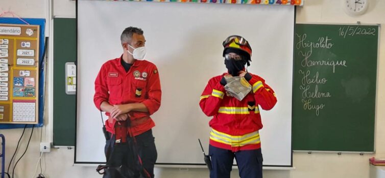 Bombeiros Voluntários de Castelo Branco visitam alunos do Ensino Primário